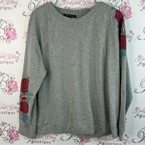 Como black shirt long sleeve sweater embroidery Sweatshirt Red Floral Accents